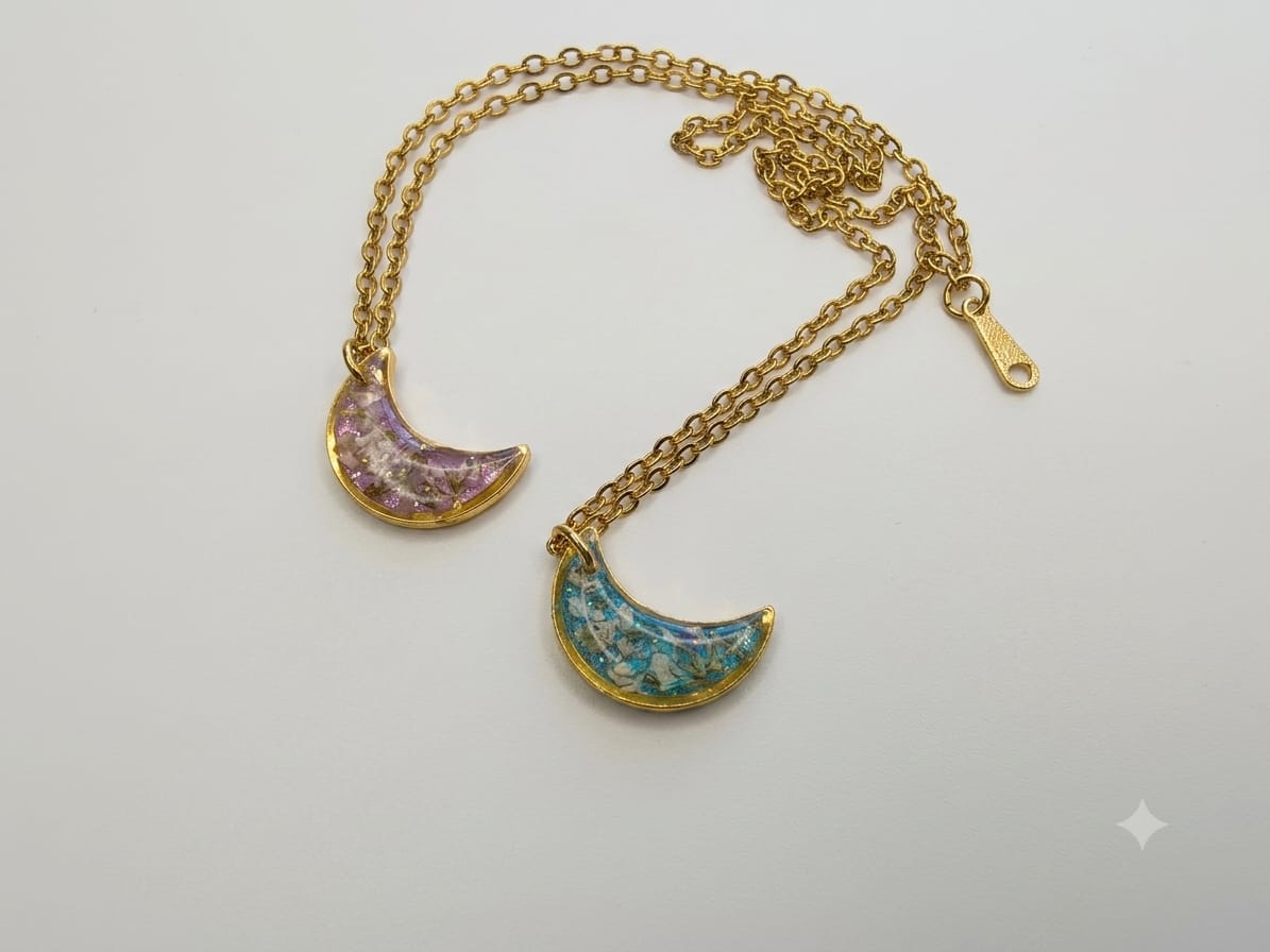 Real Flowers Moon Necklace – Queen Anne's Lace | Hope & Love