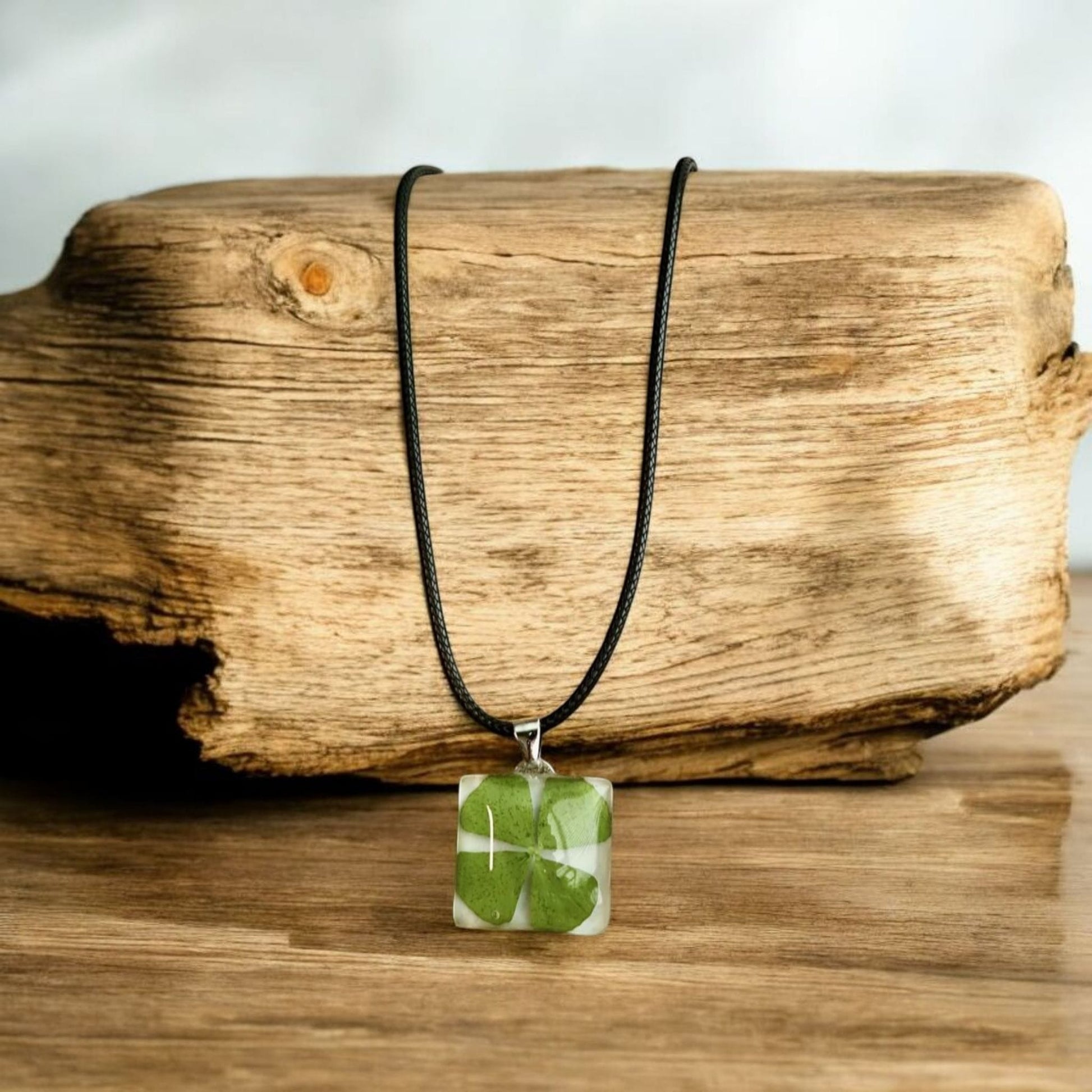 clover green resin gifs