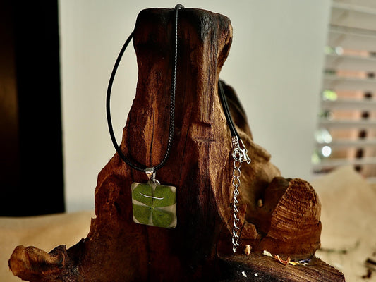 Handmade Irish four-leaf clover necklace with real clover in resin, elegant botanical jewelry by Botanic Gems Jewelry