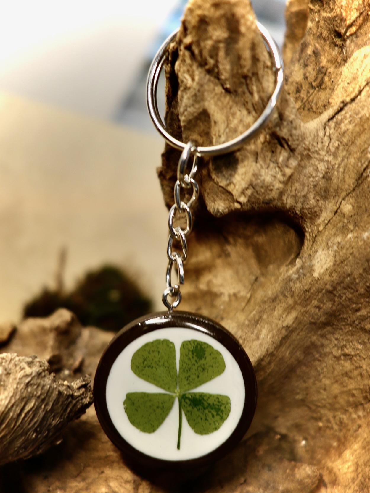 Close-up of a real four-leaf clover preserved in resin, showcasing unique details of the handmade Irish keyring
